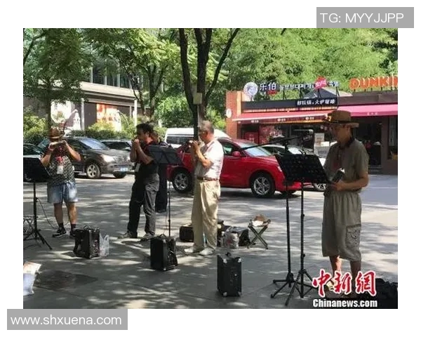 足球明星化身普通路人挑战街头反应引发热议视频曝光